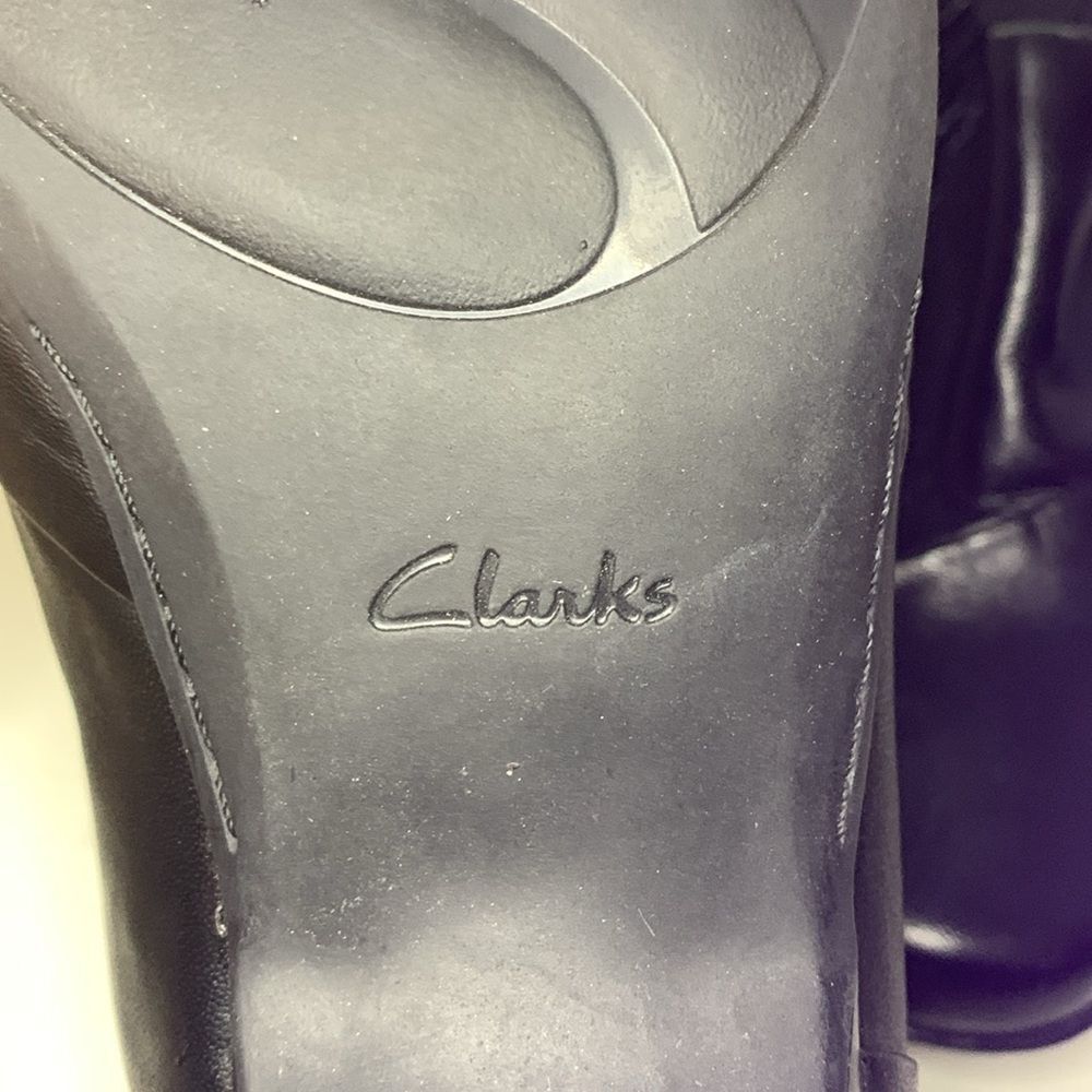Clarks Artisan Women's Black Leather Smocked Slip-On Shootie Shoe Size 12M - Picture 10 of 14